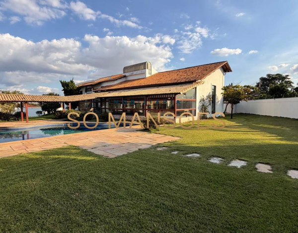 RESIDÊNCIA EM TERRENO DE 5.100M² COM APROXIMADAMENTE 1.600M² DE ÁREA CONSTRUÍDA À VENDA NO BANDEIRANTES.