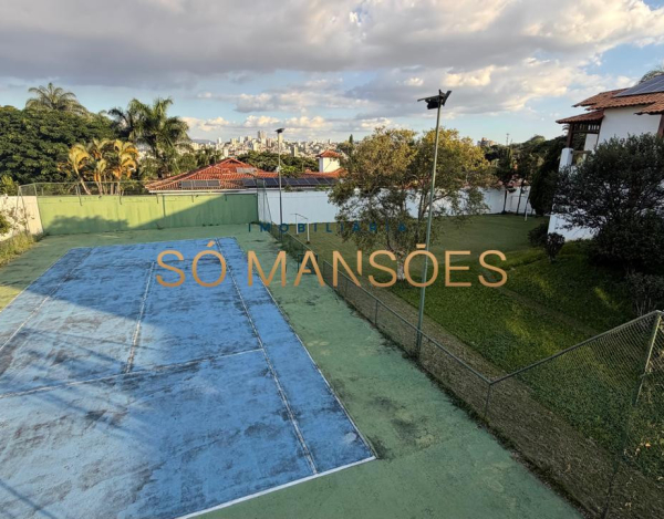RESIDÊNCIA EM TERRENO DE 5.100M² COM APROXIMADAMENTE 1.600M² DE ÁREA CONSTRUÍDA À VENDA NO BANDEIRANTES.