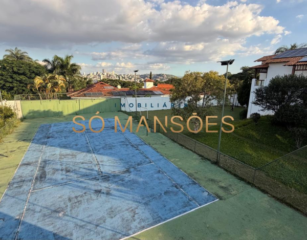 RESIDÊNCIA EM TERRENO DE 5.100M² COM APROXIMADAMENTE 1.600M² DE ÁREA CONSTRUÍDA À VENDA NO BANDEIRANTES.