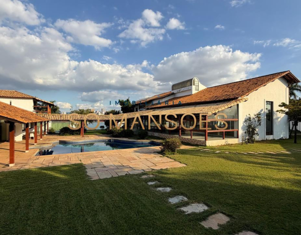 RESIDÊNCIA EM TERRENO DE 5.100M² COM APROXIMADAMENTE 1.600M² DE ÁREA CONSTRUÍDA À VENDA NO BANDEIRANTES.