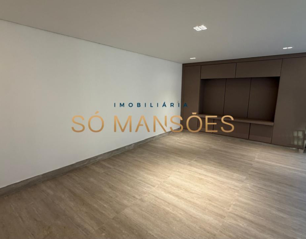 RESIDÊNCIA EM TERRENO DE 5.100M² COM APROXIMADAMENTE 1.600M² DE ÁREA CONSTRUÍDA À VENDA NO BANDEIRANTES.