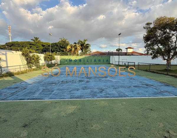 RESIDÊNCIA EM TERRENO DE 5.100M² COM APROXIMADAMENTE 1.600M² DE ÁREA CONSTRUÍDA À VENDA NO BANDEIRANTES.