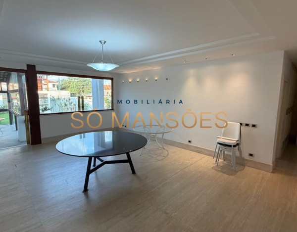 RESIDÊNCIA EM TERRENO DE 5.100M² COM APROXIMADAMENTE 1.600M² DE ÁREA CONSTRUÍDA À VENDA NO BANDEIRANTES.
