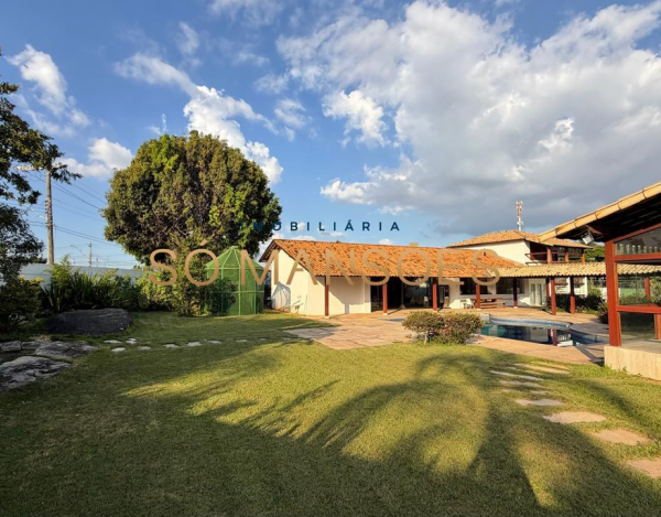 RESIDÊNCIA EM TERRENO DE 5.100M² COM APROXIMADAMENTE 1.600M² DE ÁREA CONSTRUÍDA À VENDA NO BANDEIRANTES.