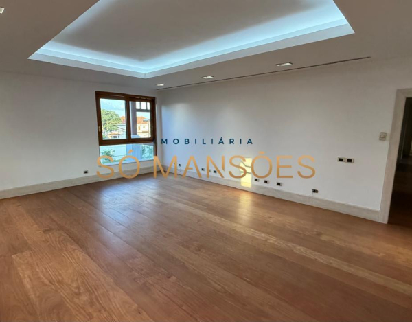 RESIDÊNCIA EM TERRENO DE 5.100M² COM APROXIMADAMENTE 1.600M² DE ÁREA CONSTRUÍDA À VENDA NO BANDEIRANTES.