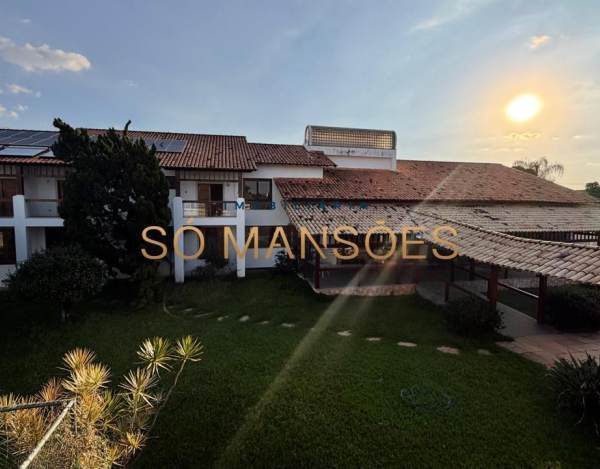 RESIDÊNCIA EM TERRENO DE 5.100M² COM APROXIMADAMENTE 1.600M² DE ÁREA CONSTRUÍDA À VENDA NO BANDEIRANTES.