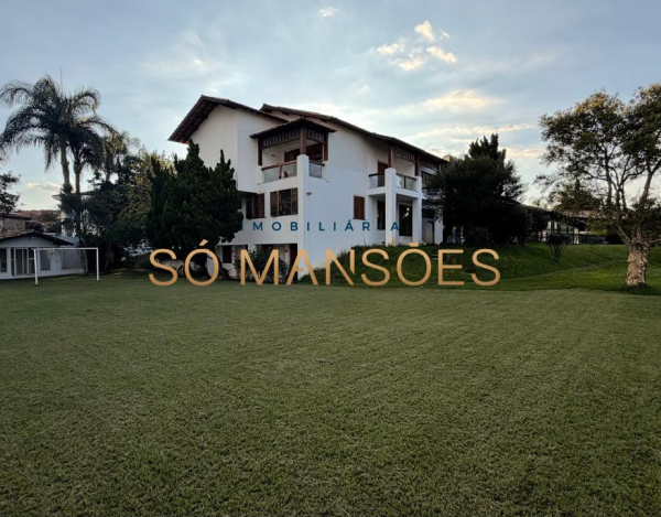 RESIDÊNCIA EM TERRENO DE 5.100M² COM APROXIMADAMENTE 1.600M² DE ÁREA CONSTRUÍDA À VENDA NO BANDEIRANTES.