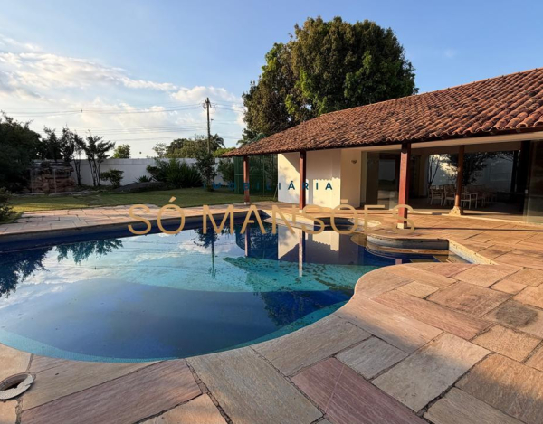 RESIDÊNCIA EM TERRENO DE 5.100M² COM APROXIMADAMENTE 1.600M² DE ÁREA CONSTRUÍDA À VENDA NO BANDEIRANTES.