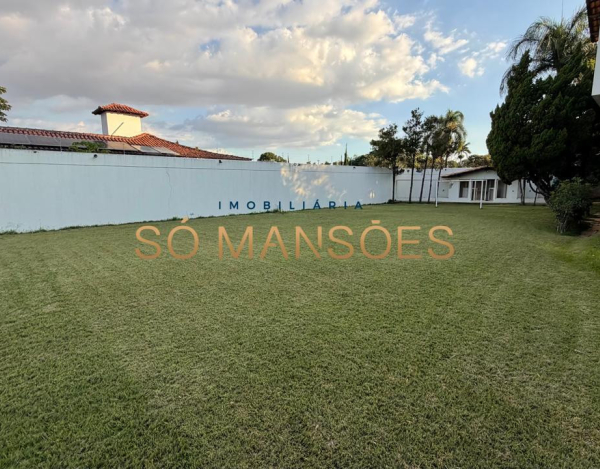 RESIDÊNCIA EM TERRENO DE 5.100M² COM APROXIMADAMENTE 1.600M² DE ÁREA CONSTRUÍDA À VENDA NO BANDEIRANTES.