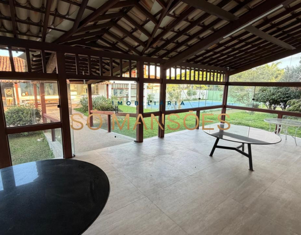 RESIDÊNCIA EM TERRENO DE 5.100M² COM APROXIMADAMENTE 1.600M² DE ÁREA CONSTRUÍDA À VENDA NO BANDEIRANTES.