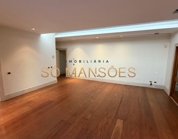 RESIDÊNCIA EM TERRENO DE 5.100M² COM APROXIMADAMENTE 1.600M² DE ÁREA CONSTRUÍDA À VENDA NO BANDEIRANTES.