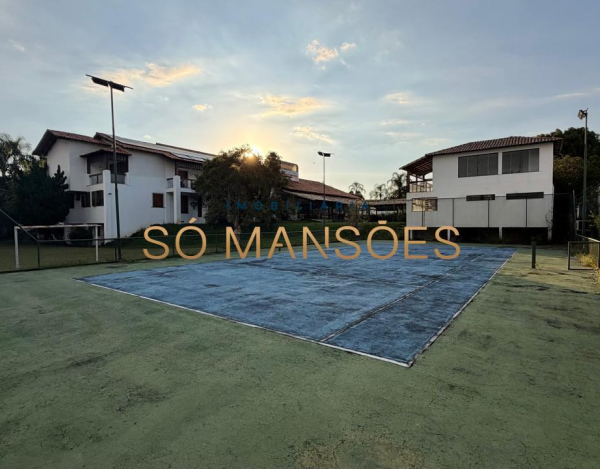 RESIDÊNCIA EM TERRENO DE 5.100M² COM APROXIMADAMENTE 1.600M² DE ÁREA CONSTRUÍDA À VENDA NO BANDEIRANTES.
