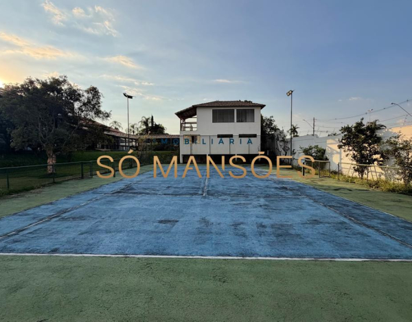 RESIDÊNCIA EM TERRENO DE 5.100M² COM APROXIMADAMENTE 1.600M² DE ÁREA CONSTRUÍDA À VENDA NO BANDEIRANTES.