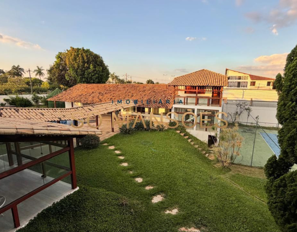 RESIDÊNCIA EM TERRENO DE 5.100M² COM APROXIMADAMENTE 1.600M² DE ÁREA CONSTRUÍDA À VENDA NO BANDEIRANTES.