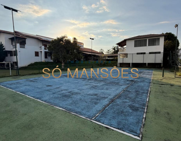 RESIDÊNCIA EM TERRENO DE 5.100M² COM APROXIMADAMENTE 1.600M² DE ÁREA CONSTRUÍDA À VENDA NO BANDEIRANTES.