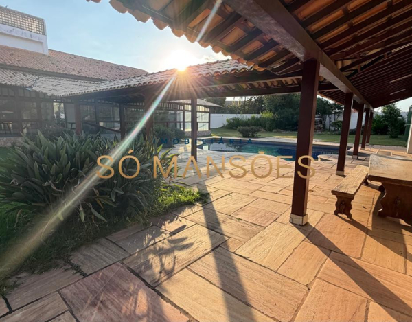 RESIDÊNCIA EM TERRENO DE 5.100M² COM APROXIMADAMENTE 1.600M² DE ÁREA CONSTRUÍDA À VENDA NO BANDEIRANTES.