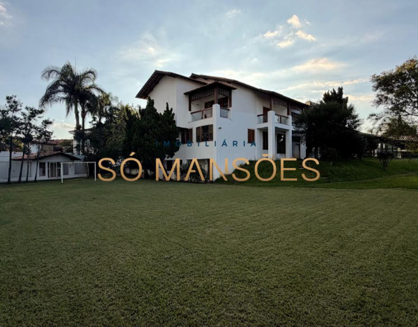 RESIDÊNCIA EM TERRENO DE 5.100M² COM APROXIMADAMENTE 1.600M² DE ÁREA CONSTRUÍDA À VENDA NO BANDEIRANTES.