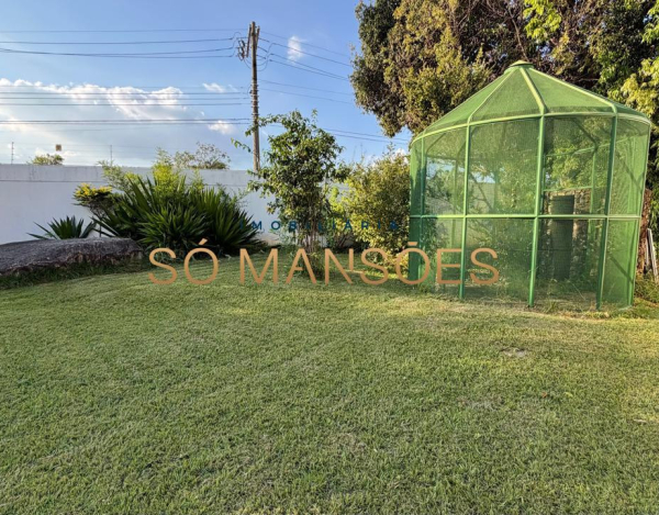 RESIDÊNCIA EM TERRENO DE 5.100M² COM APROXIMADAMENTE 1.600M² DE ÁREA CONSTRUÍDA À VENDA NO BANDEIRANTES.