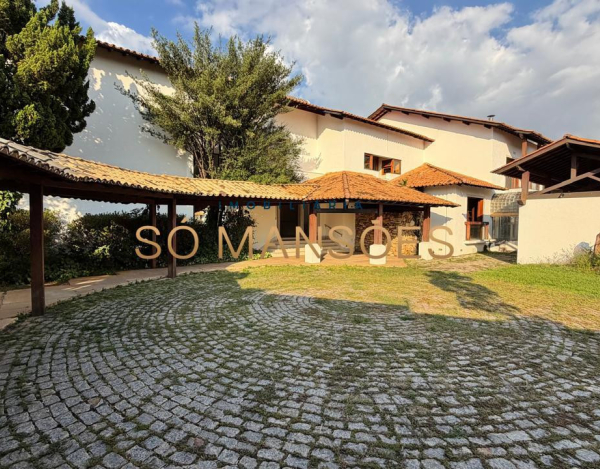 RESIDÊNCIA EM TERRENO DE 5.100M² COM APROXIMADAMENTE 1.600M² DE ÁREA CONSTRUÍDA À VENDA NO BANDEIRANTES.