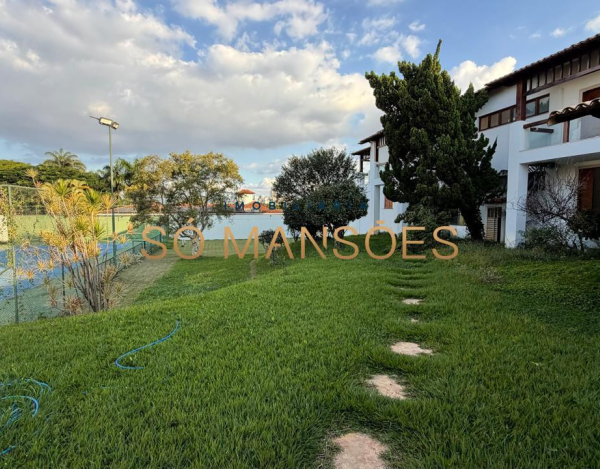 RESIDÊNCIA EM TERRENO DE 5.100M² COM APROXIMADAMENTE 1.600M² DE ÁREA CONSTRUÍDA À VENDA NO BANDEIRANTES.