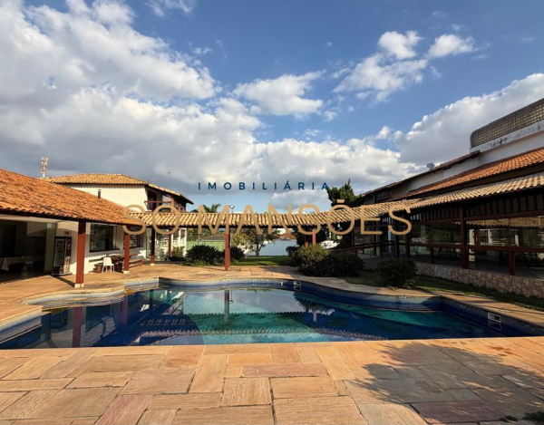 RESIDÊNCIA EM TERRENO DE 5.100M² COM APROXIMADAMENTE 1.600M² DE ÁREA CONSTRUÍDA À VENDA NO BANDEIRANTES.