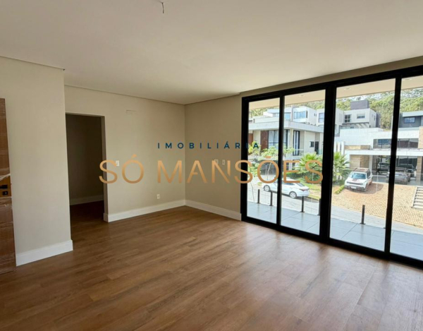 CASA DE 451M² À VENDA NO CONDOMÍNIO COSTA LAGUNA.