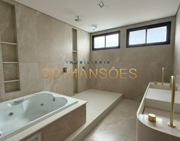 CASA DE 451M² À VENDA NO CONDOMÍNIO COSTA LAGUNA.