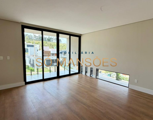 CASA DE 451M² À VENDA NO CONDOMÍNIO COSTA LAGUNA.