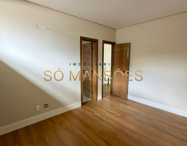 CASA DE 451M² À VENDA NO CONDOMÍNIO COSTA LAGUNA.