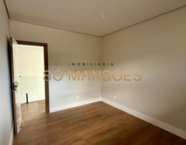 CASA DE 451M² À VENDA NO CONDOMÍNIO COSTA LAGUNA.