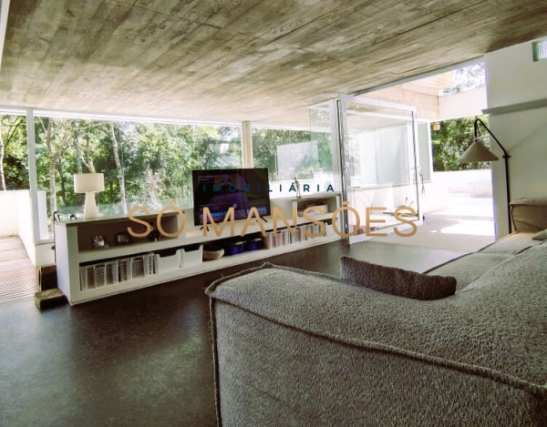 CASA DE 488M² À VENDA EM CONDOMÍNIO DE NOVA LIMA — MODERNA, REFORMADA E COM LAZER INTEGRADO À NATUREZA.
