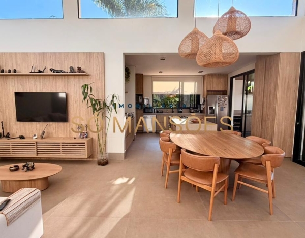 Casa linear no Quintas do Sol — onde privacidade, conforto e sofisticação se encontram de forma rara.