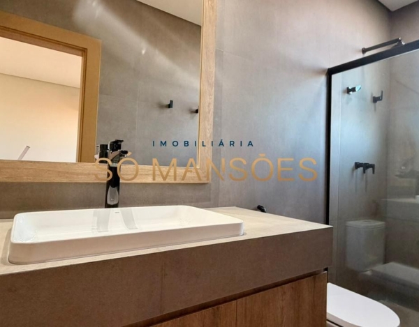 Casa linear no Quintas do Sol — onde privacidade, conforto e sofisticação se encontram de forma rara.