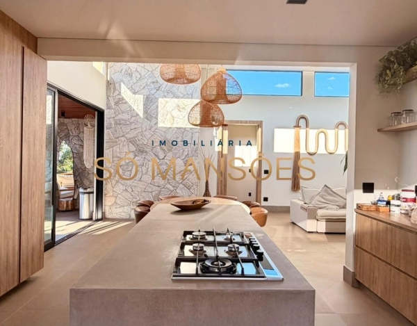 Casa linear no Quintas do Sol — onde privacidade, conforto e sofisticação se encontram de forma rara.