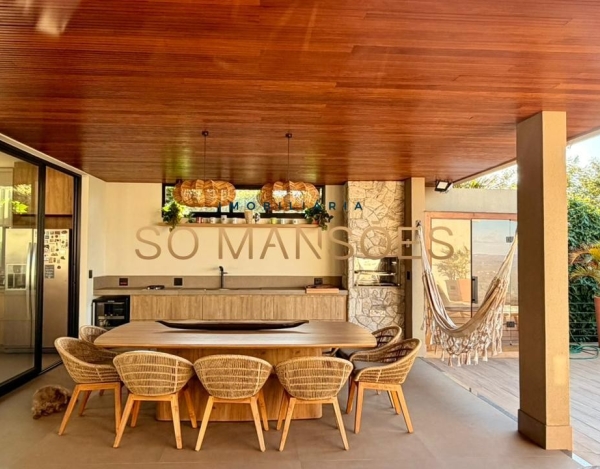 Casa linear no Quintas do Sol — onde privacidade, conforto e sofisticação se encontram de forma rara.