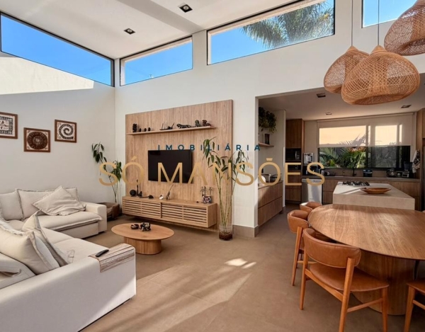 Casa linear no Quintas do Sol — onde privacidade, conforto e sofisticação se encontram de forma rara.