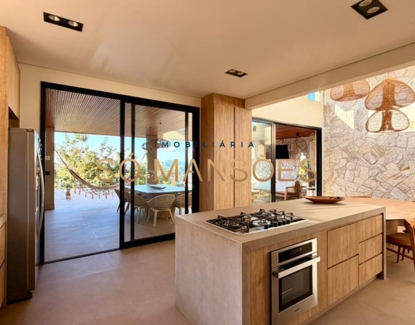 Casa linear no Quintas do Sol — onde privacidade, conforto e sofisticação se encontram de forma rara.