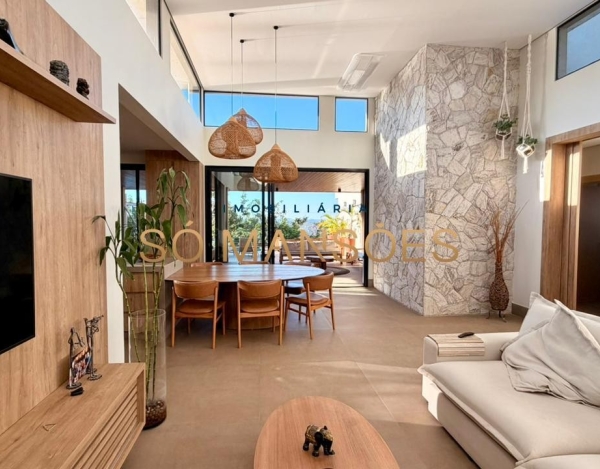 Casa linear no Quintas do Sol — onde privacidade, conforto e sofisticação se encontram de forma rara.