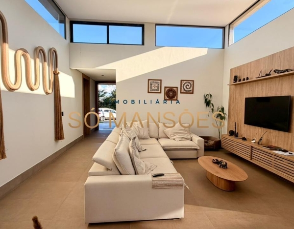 Casa linear no Quintas do Sol — onde privacidade, conforto e sofisticação se encontram de forma rara.