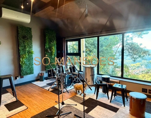 Casa linear no Quintas do Sol — onde privacidade, conforto e sofisticação se encontram de forma rara.