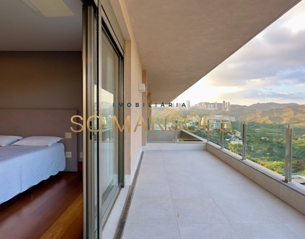 CASA DE 1.083M² À VENDA NO VALE DOS CRISTAIS — AMPLITUDE, FLUIDEZ E VISTA DESLUMBRANTE PARA AS MONTANHAS.