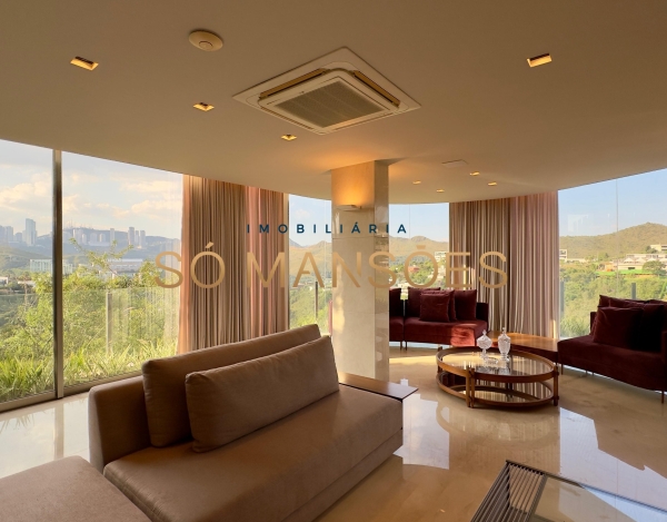 CASA DE 1.083M² À VENDA NO VALE DOS CRISTAIS — AMPLITUDE, FLUIDEZ E VISTA DESLUMBRANTE PARA AS MONTANHAS.