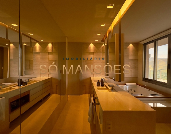 CASA DE 1.083M² À VENDA NO VALE DOS CRISTAIS — AMPLITUDE, FLUIDEZ E VISTA DESLUMBRANTE PARA AS MONTANHAS.