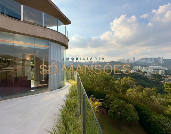 CASA DE 1.083M² À VENDA NO VALE DOS CRISTAIS — AMPLITUDE, FLUIDEZ E VISTA DESLUMBRANTE PARA AS MONTANHAS.