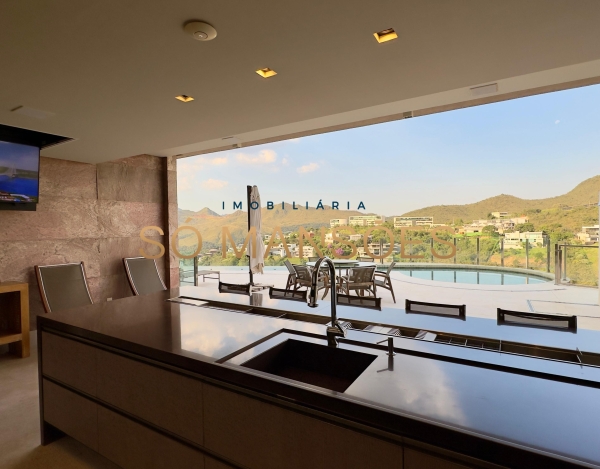 CASA DE 1.083M² À VENDA NO VALE DOS CRISTAIS — AMPLITUDE, FLUIDEZ E VISTA DESLUMBRANTE PARA AS MONTANHAS.