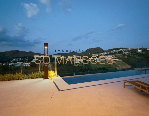 CASA DE 1.083M² À VENDA NO VALE DOS CRISTAIS — AMPLITUDE, FLUIDEZ E VISTA DESLUMBRANTE PARA AS MONTANHAS.