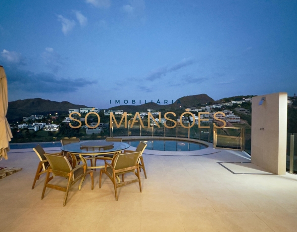 CASA DE 1.083M² À VENDA NO VALE DOS CRISTAIS — AMPLITUDE, FLUIDEZ E VISTA DESLUMBRANTE PARA AS MONTANHAS.