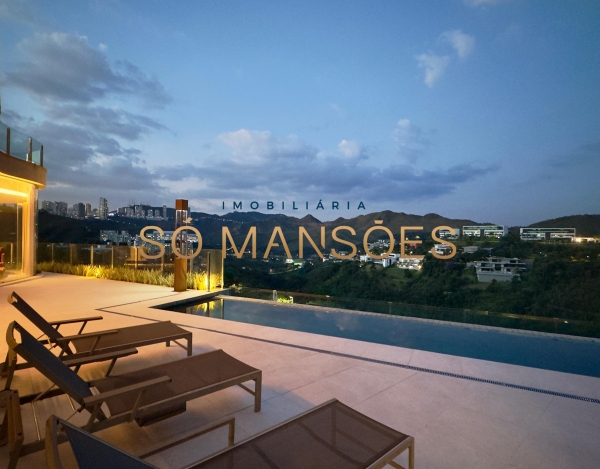 CASA DE 1.083M² À VENDA NO VALE DOS CRISTAIS — AMPLITUDE, FLUIDEZ E VISTA DESLUMBRANTE PARA AS MONTANHAS.