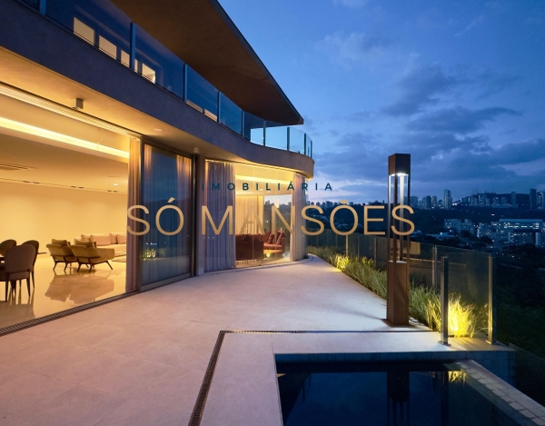 CASA DE 1.083M² À VENDA NO VALE DOS CRISTAIS — AMPLITUDE, FLUIDEZ E VISTA DESLUMBRANTE PARA AS MONTANHAS.