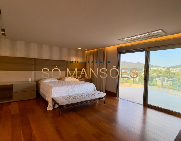 CASA DE 1.083M² À VENDA NO VALE DOS CRISTAIS — AMPLITUDE, FLUIDEZ E VISTA DESLUMBRANTE PARA AS MONTANHAS.